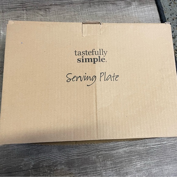 Red Tastefully Simple Serving Plate - Picture 2 of 3